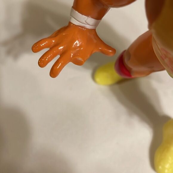 Vintage Hasbro Hulk Hogan Figure - Picture 9 of 9